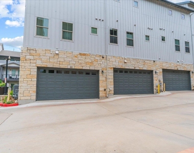 2520 Bluebonnet Dr - Photo Thumbnail 25