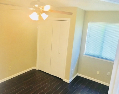 2000 Leeann Dr - Photo Thumbnail 5
