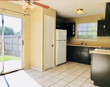 2000 Leeann Dr - Photo Thumbnail 3