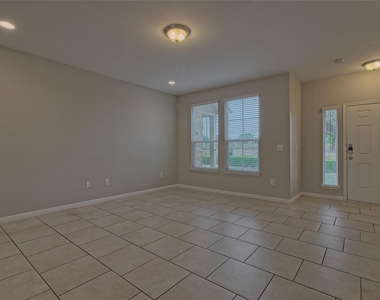 315 N Heatherwilde Blvd - Photo Thumbnail 7