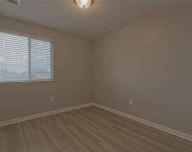 315 N Heatherwilde Blvd - Photo Thumbnail 21