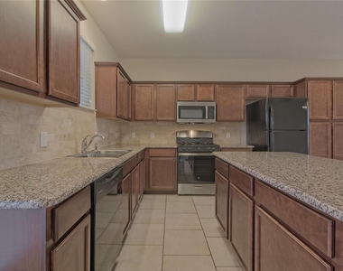 315 N Heatherwilde Blvd - Photo Thumbnail 15