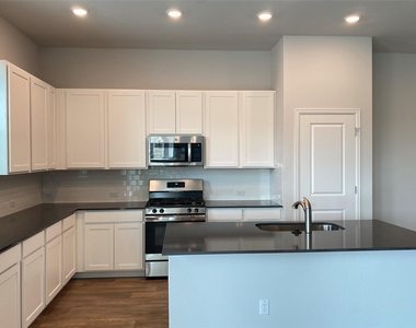 3000 Chisholm Trail Rd - Photo Thumbnail 4
