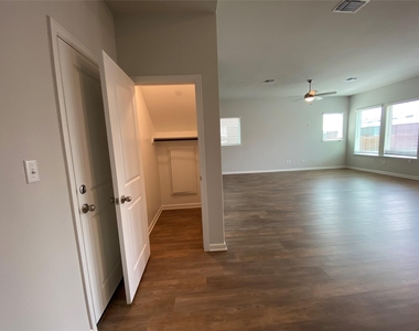 3000 Chisholm Trail Rd - Photo Thumbnail 7