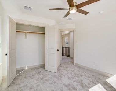 424 Shady Bluff Dr - Photo Thumbnail 13