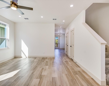 424 Shady Bluff Dr - Photo Thumbnail 3
