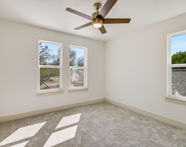 424 Shady Bluff Dr - Photo Thumbnail 12