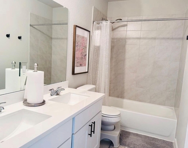 2317 Calvert Dr - Photo Thumbnail 5