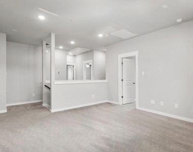 2317 Calvert Dr - Photo Thumbnail 2