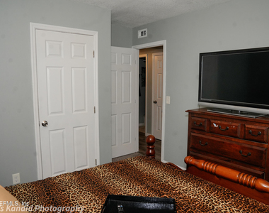 2453 Wilmont Avenue - Photo Thumbnail 15