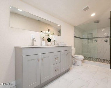 340 W 6th Street - Photo Thumbnail 6