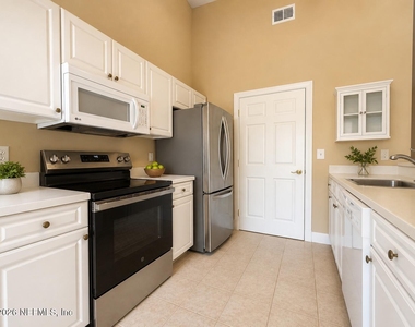 407 Augusta Circle - Photo Thumbnail 1