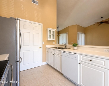 407 Augusta Circle - Photo Thumbnail 2