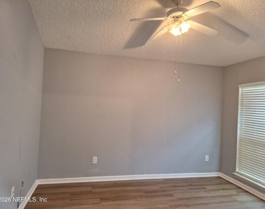 513 White Jasmine Way - Photo Thumbnail 12