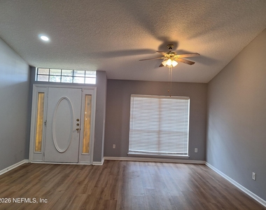 513 White Jasmine Way - Photo Thumbnail 1