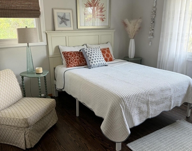 141 Lawn Avenue - Photo Thumbnail 2