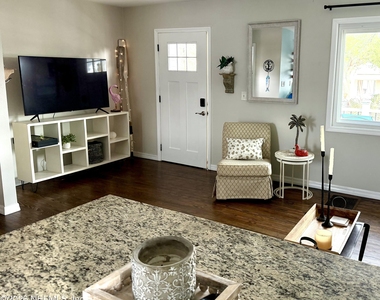 141 Lawn Avenue - Photo Thumbnail 6