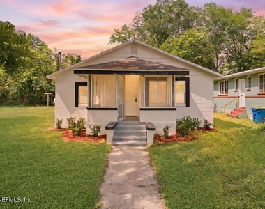 1823 W 44th Street - Photo Thumbnail 1