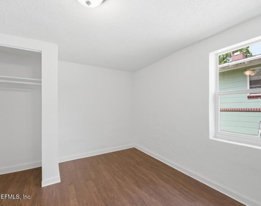 1823 W 44th Street - Photo Thumbnail 8
