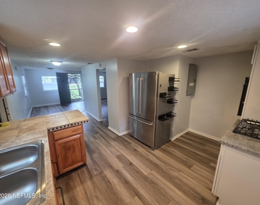 70 Robert Street - Photo Thumbnail 10
