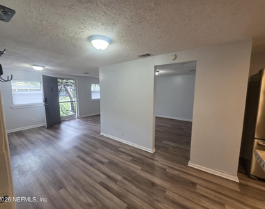 70 Robert Street - Photo Thumbnail 9