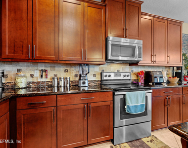 7039 Crispin Cove Drive - Photo Thumbnail 14