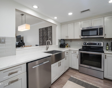 3106 Harbor Drive - Photo Thumbnail 5