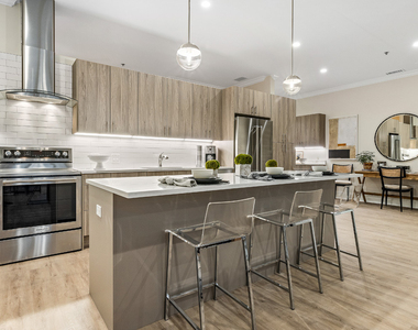 835 E Lake Street - Photo Thumbnail 2