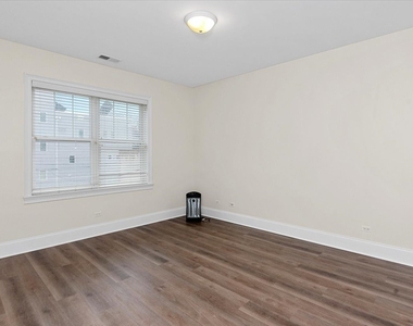 2500 Green Bay Road - Photo Thumbnail 8