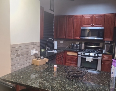 336 Oakwood Street - Photo Thumbnail 4