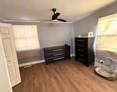 336 Oakwood Street - Photo Thumbnail 10