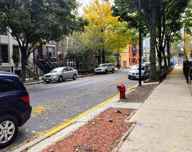 1828 N Bissell Street - Photo Thumbnail 2
