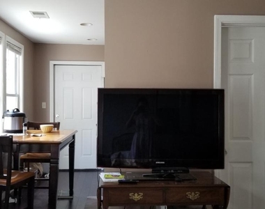 1828 N Bissell Street - Photo Thumbnail 8