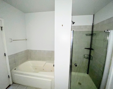 600 N Dearborn Street - Photo Thumbnail 10
