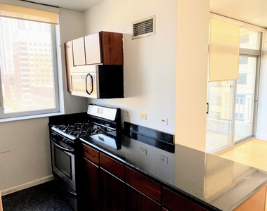 600 N Dearborn Street - Photo Thumbnail 2