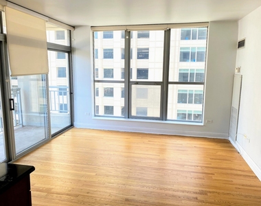 600 N Dearborn Street - Photo Thumbnail 4