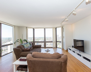 2650 N Lakeview Avenue - Photo Thumbnail 3