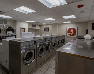 2650 N Lakeview Avenue - Photo Thumbnail 21
