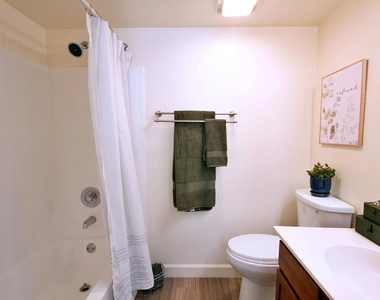 4126 Landing Drive - Photo Thumbnail 17