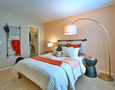 4128 Chesapeake Drive - Photo Thumbnail 13