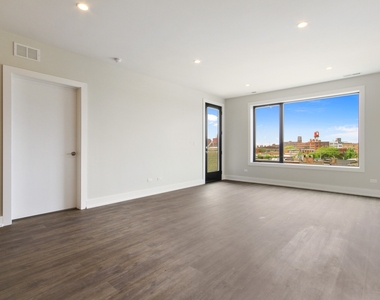 2111 S Halsted Street - Photo Thumbnail 3