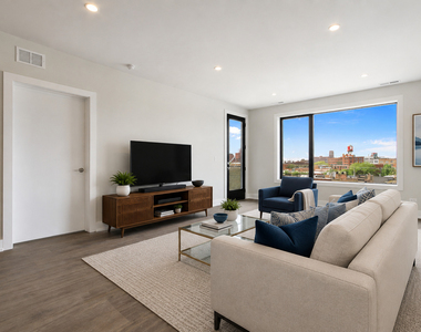 2111 S Halsted Street - Photo Thumbnail 2