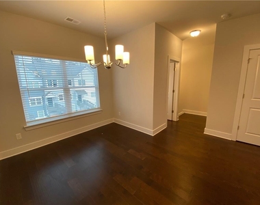 3779 Oxford Circle - Photo Thumbnail 4
