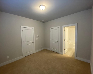 3779 Oxford Circle - Photo Thumbnail 10