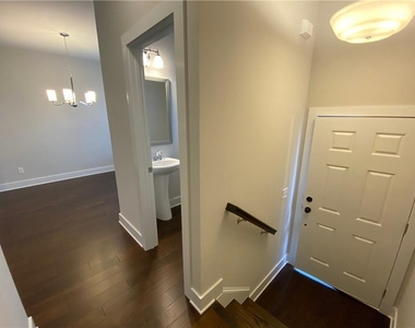 3779 Oxford Circle - Photo Thumbnail 7