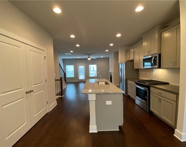 3779 Oxford Circle - Photo Thumbnail 3