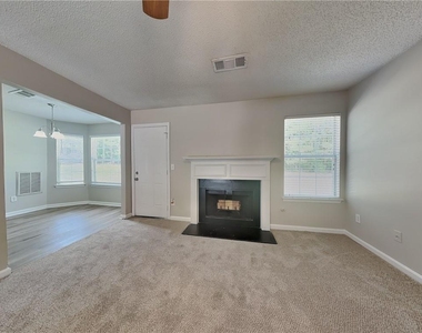 205 Oak Terrace Drive - Photo Thumbnail 2