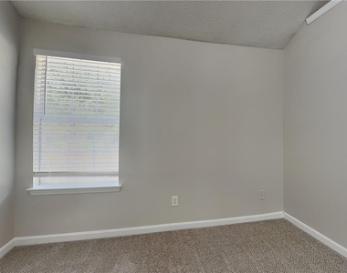 205 Oak Terrace Drive - Photo Thumbnail 13