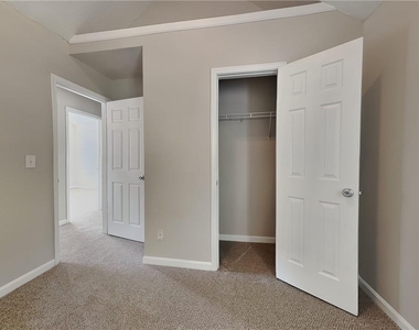 205 Oak Terrace Drive - Photo Thumbnail 10