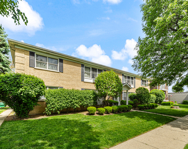 1702 E Northwest Highway - Photo Thumbnail 1